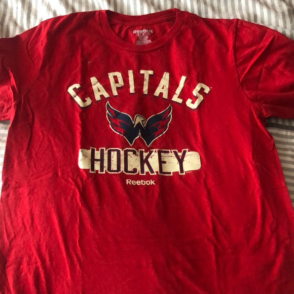 T-shirt Mashup Horreur Washington Capitals - Design Unique Pour Fans De Hockey Et De Films D'épouvante !